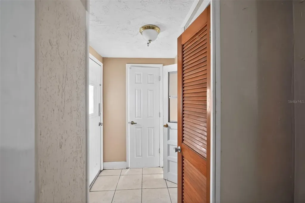 1406 Haven Bend Tampa FL 33613