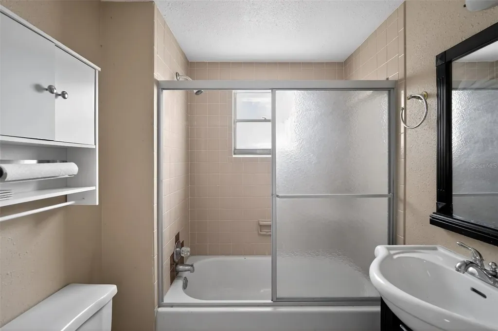 1406 Haven Bend Tampa FL 33613