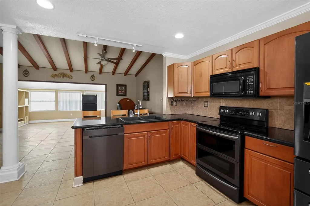 1406 Haven Bend Tampa FL 33613
