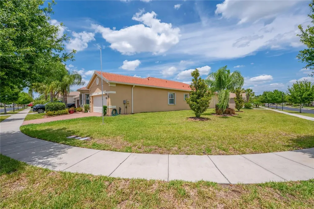 4853 Grand Banks Drive Wimauma FL 33598