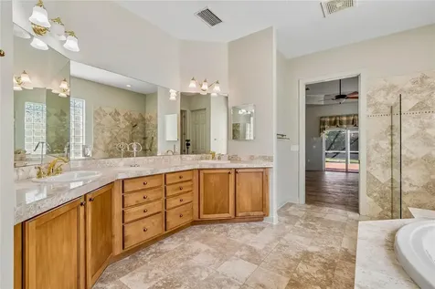 601 Viento De Avila Tampa FL 33613