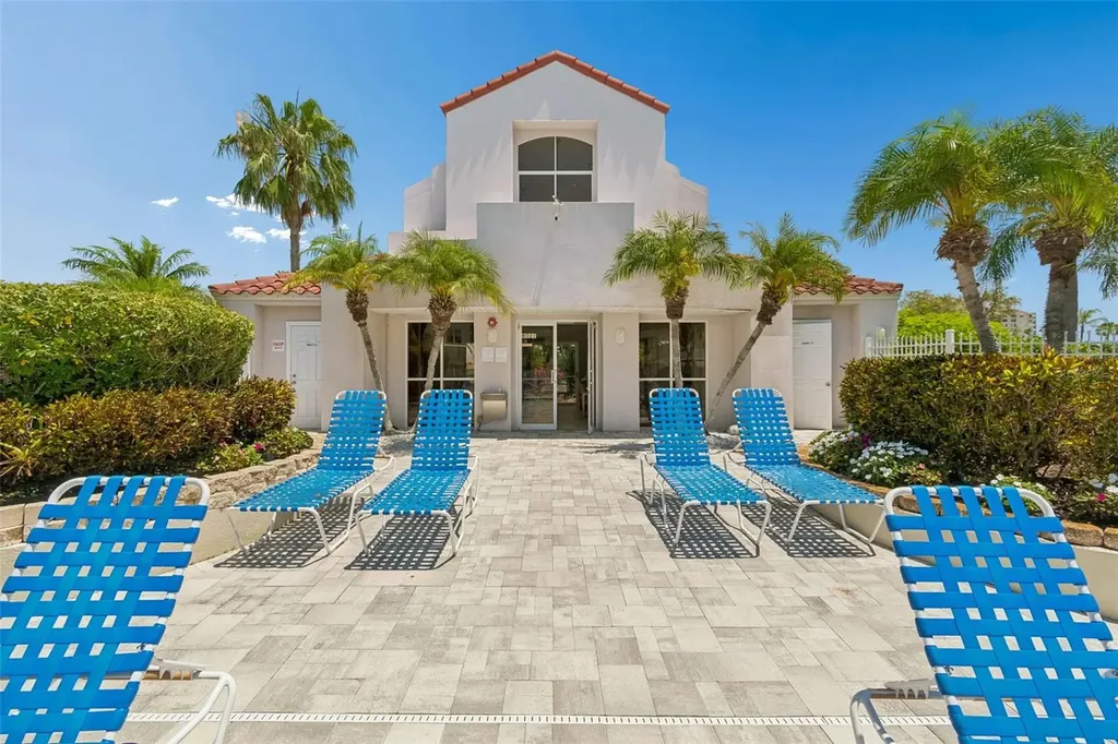 6085 Bahia Del Mar Boulevard St Petersburg FL 33715