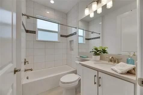 4915 Sienna Isles Avenue Wimauma FL 33598