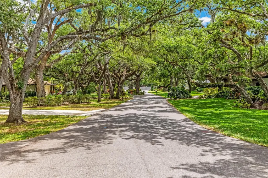 4587 Friar Tuck Lane Sarasota FL 34232