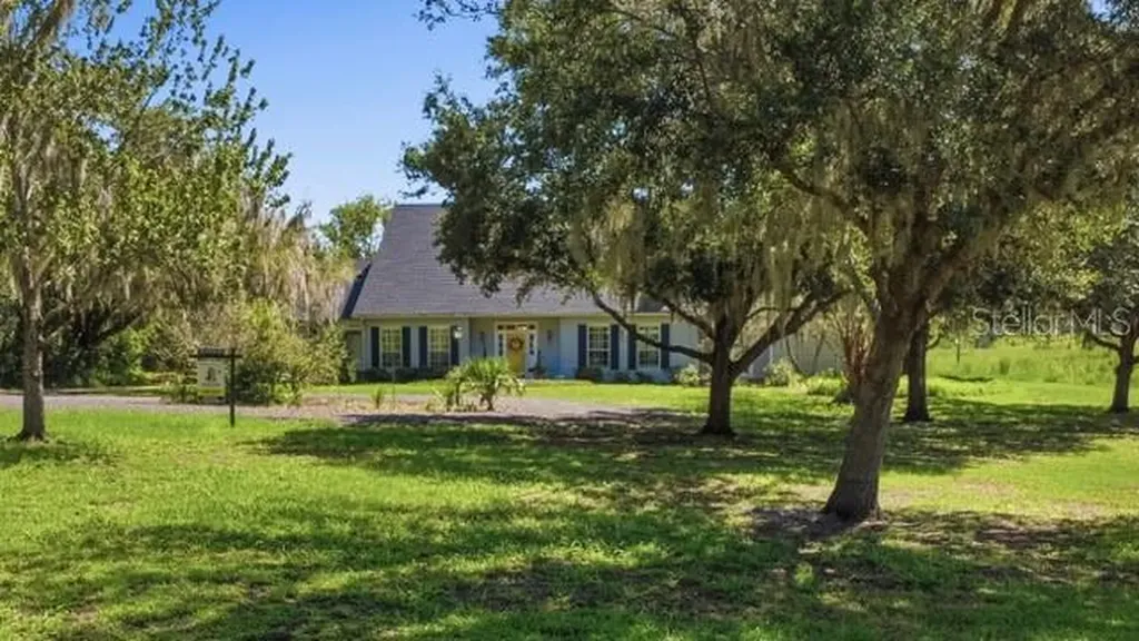 1245 Westoak Drive Deland FL 32720