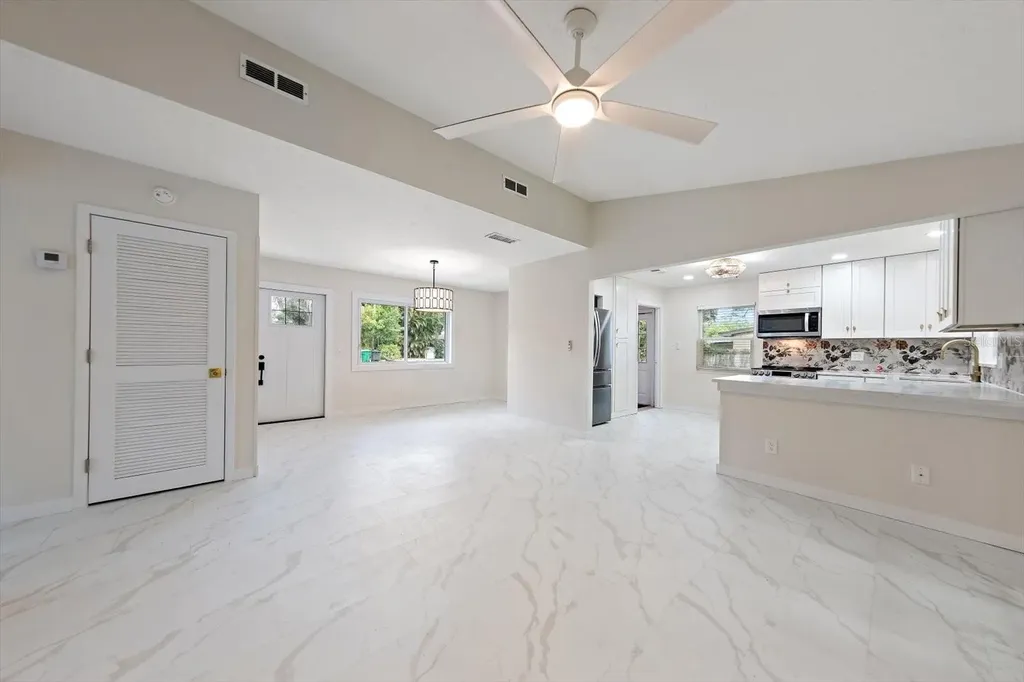 11012 52nd Avenue N St Petersburg FL 33708