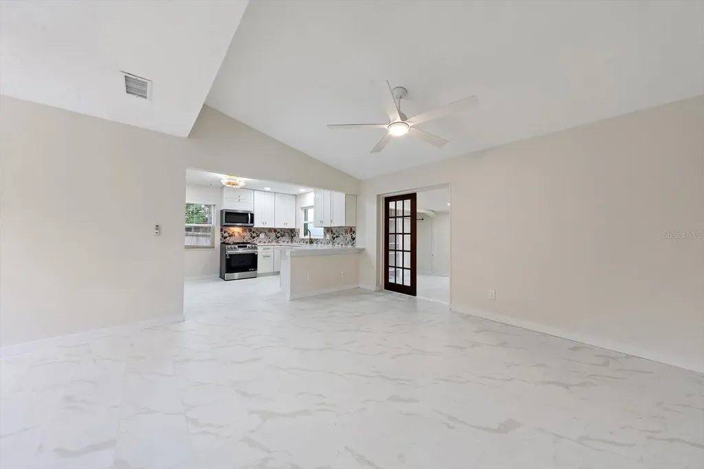 11012 52nd Avenue N St Petersburg FL 33708