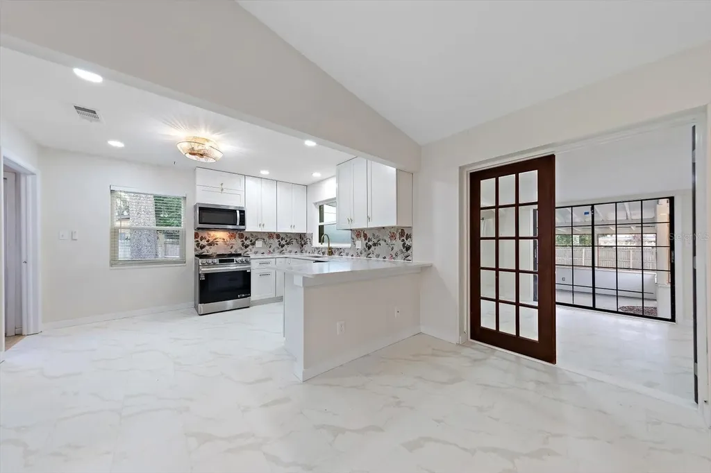 11012 52nd Avenue N St Petersburg FL 33708