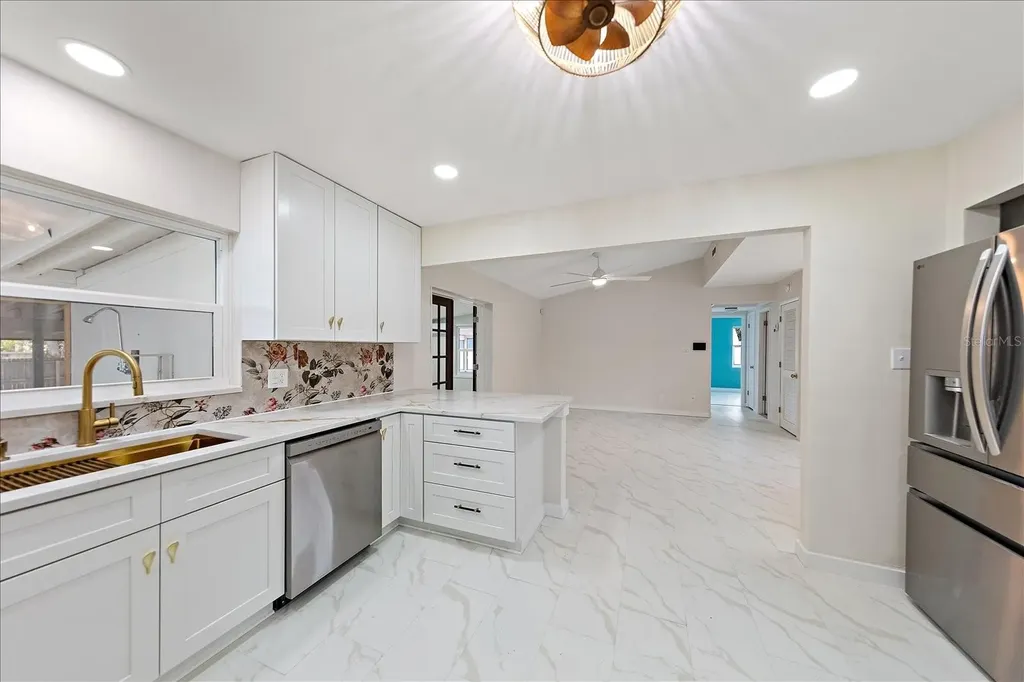 11012 52nd Avenue N St Petersburg FL 33708