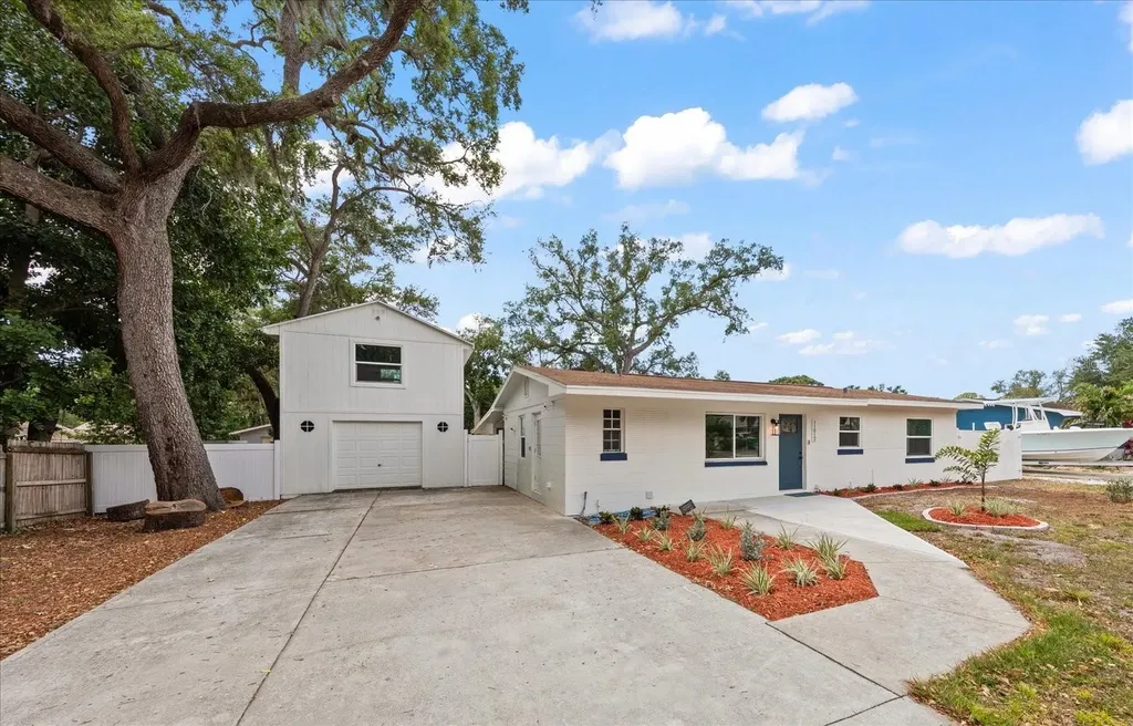 11012 52nd Avenue N St Petersburg FL 33708