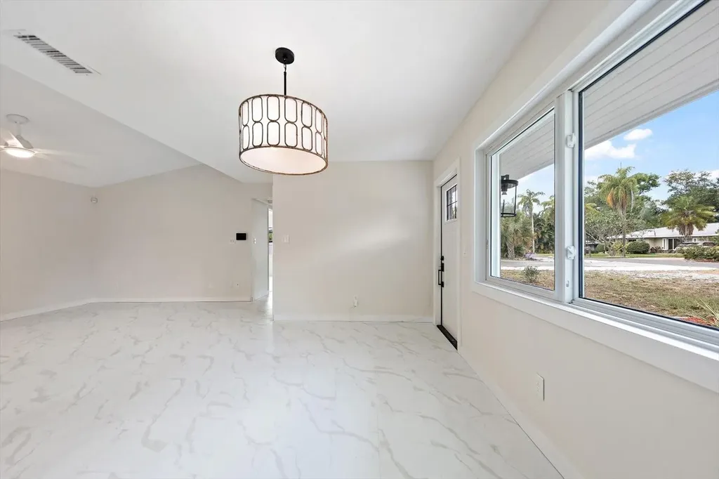 11012 52nd Avenue N St Petersburg FL 33708