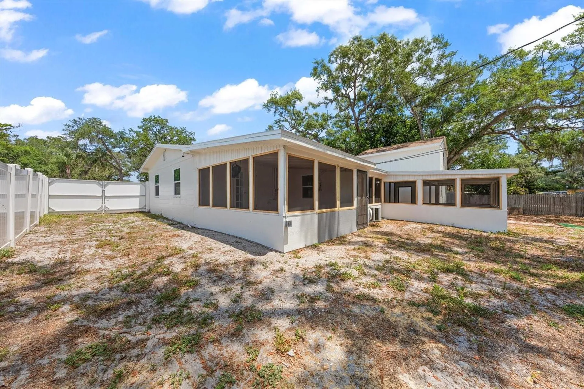 11012 52nd Avenue N St Petersburg FL 33708