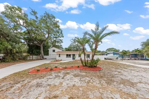 11012 52nd Avenue N St Petersburg FL 33708
