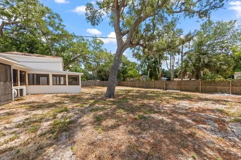 11012 52nd Avenue N St Petersburg FL 33708