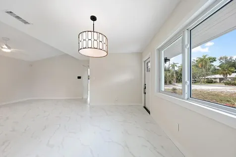 11012 52nd Avenue N St Petersburg FL 33708