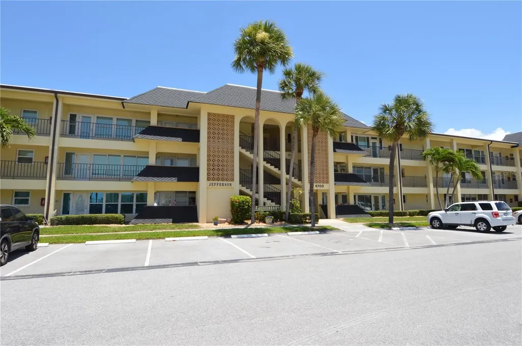 4700 Cove Circle St Petersburg FL 33708