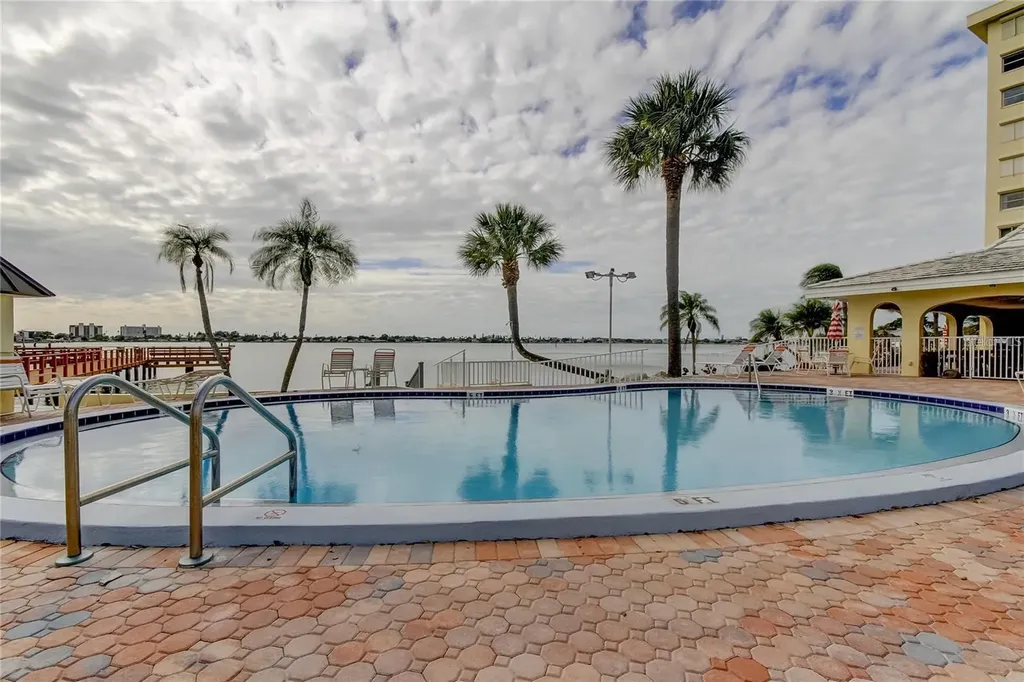 4700 Cove Circle St Petersburg FL 33708