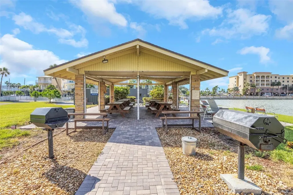 4700 Cove Circle St Petersburg FL 33708