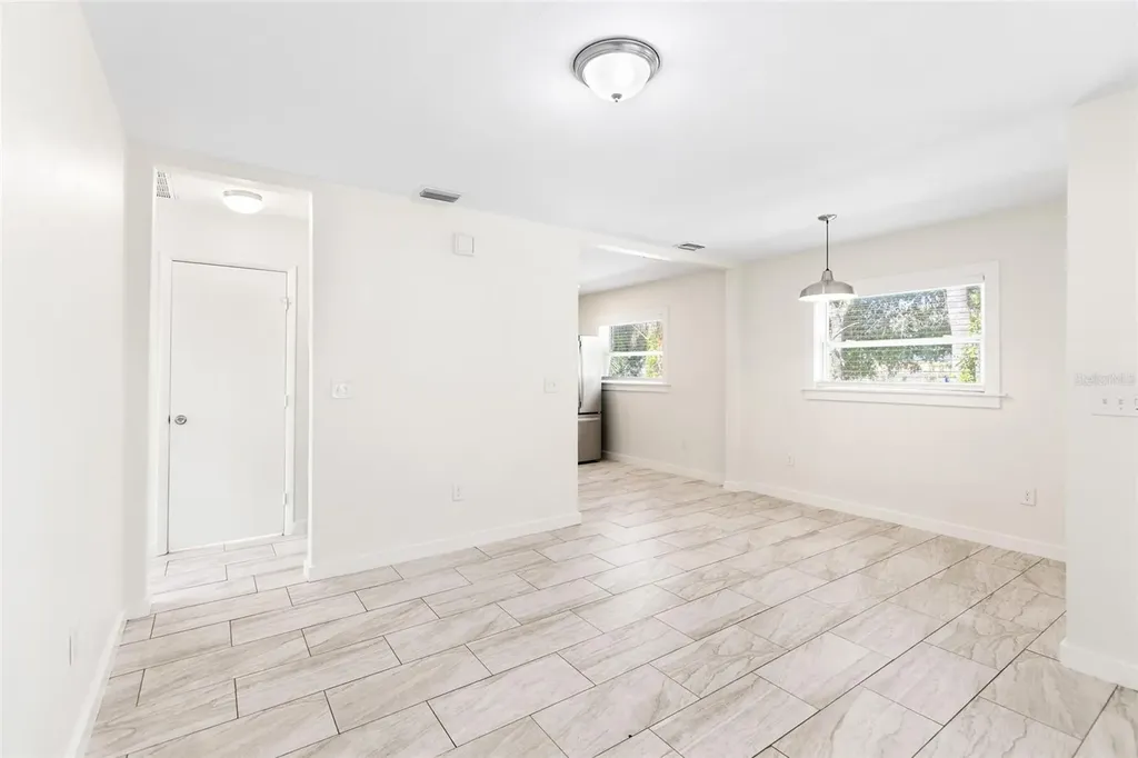 1901 E Shadowlawn Avenue Tampa FL 33610