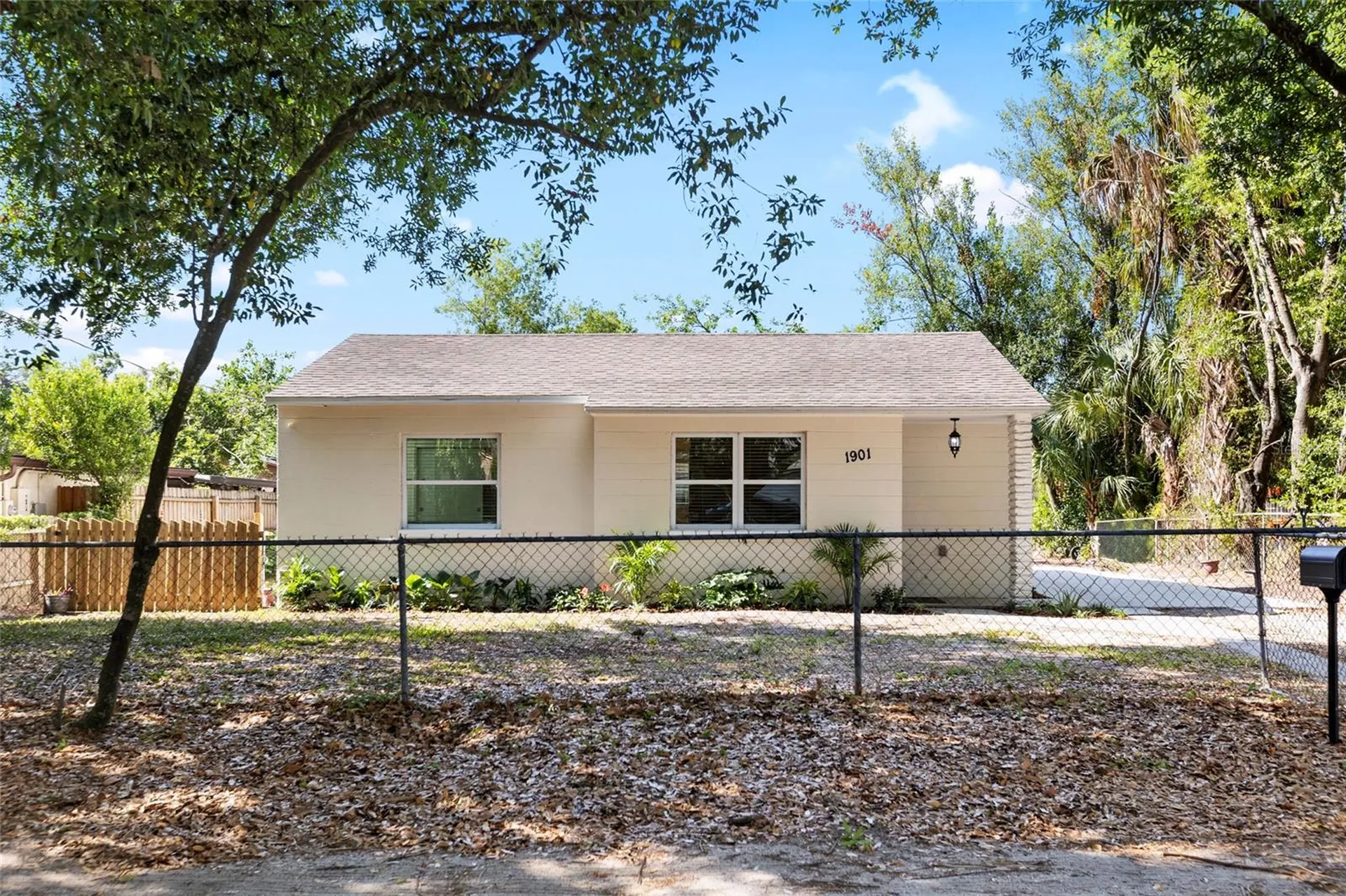 1901 E Shadowlawn Avenue Tampa FL 33610