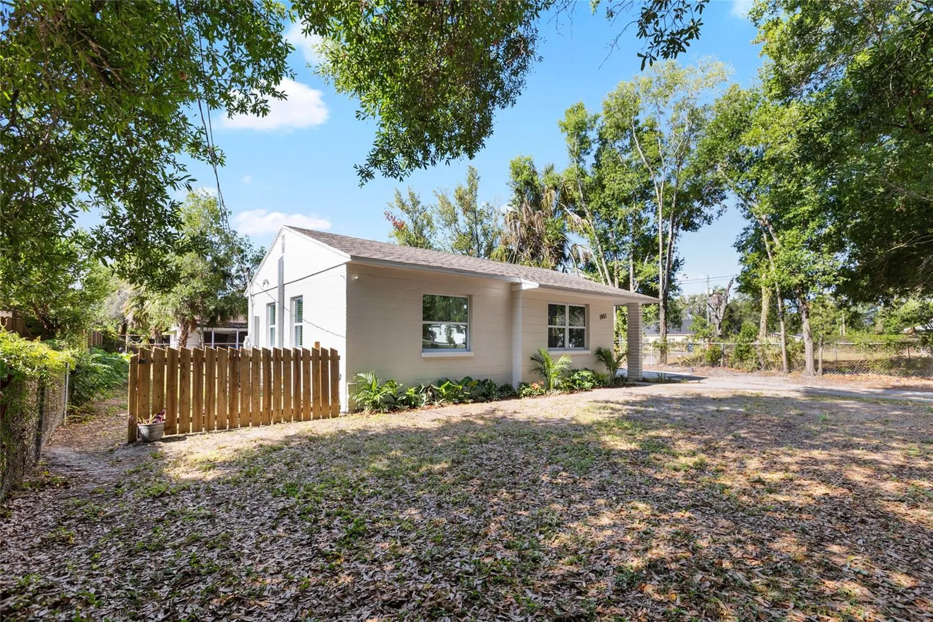 1901 E Shadowlawn Avenue Tampa FL 33610