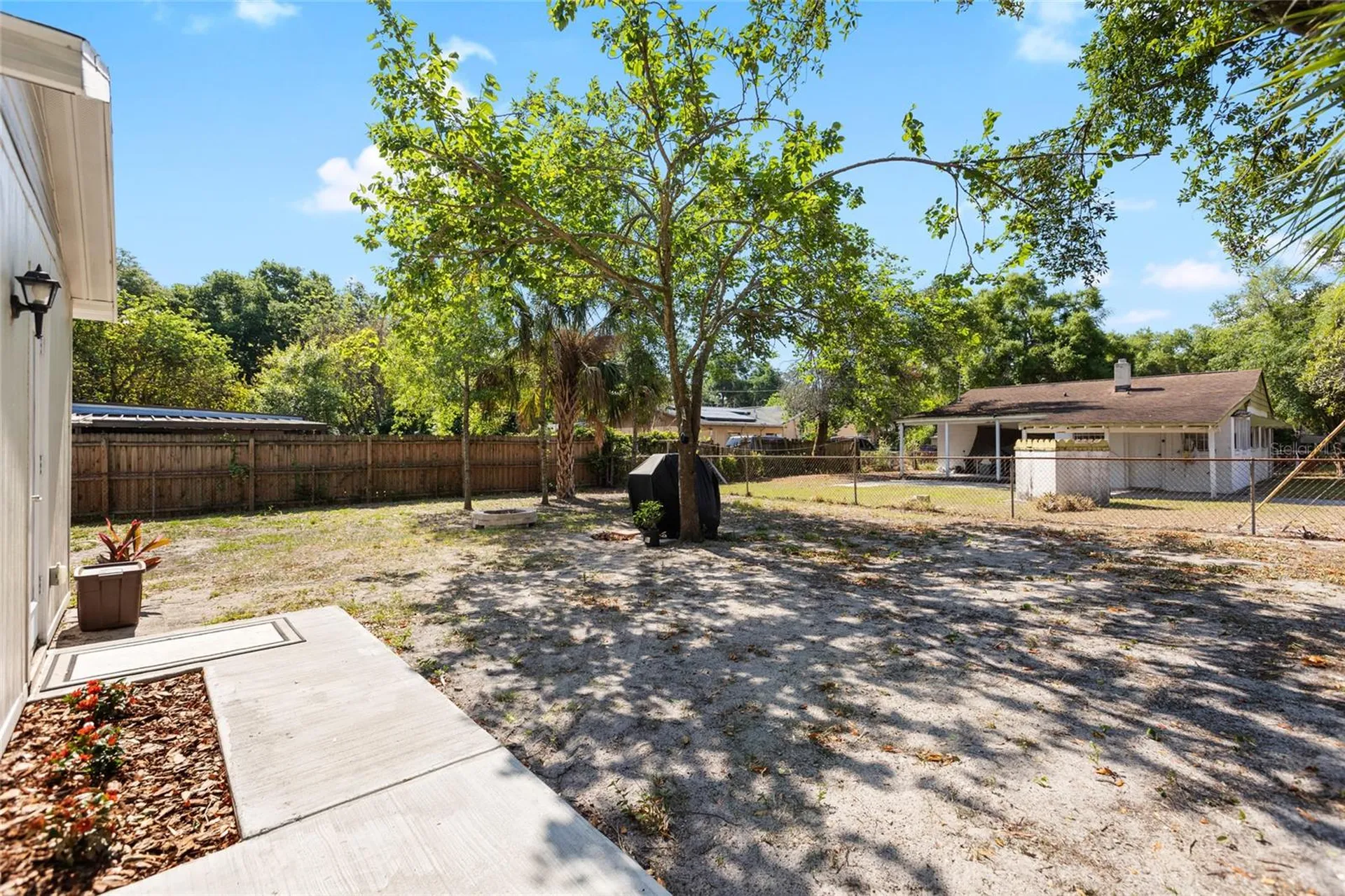 1901 E Shadowlawn Avenue Tampa FL 33610