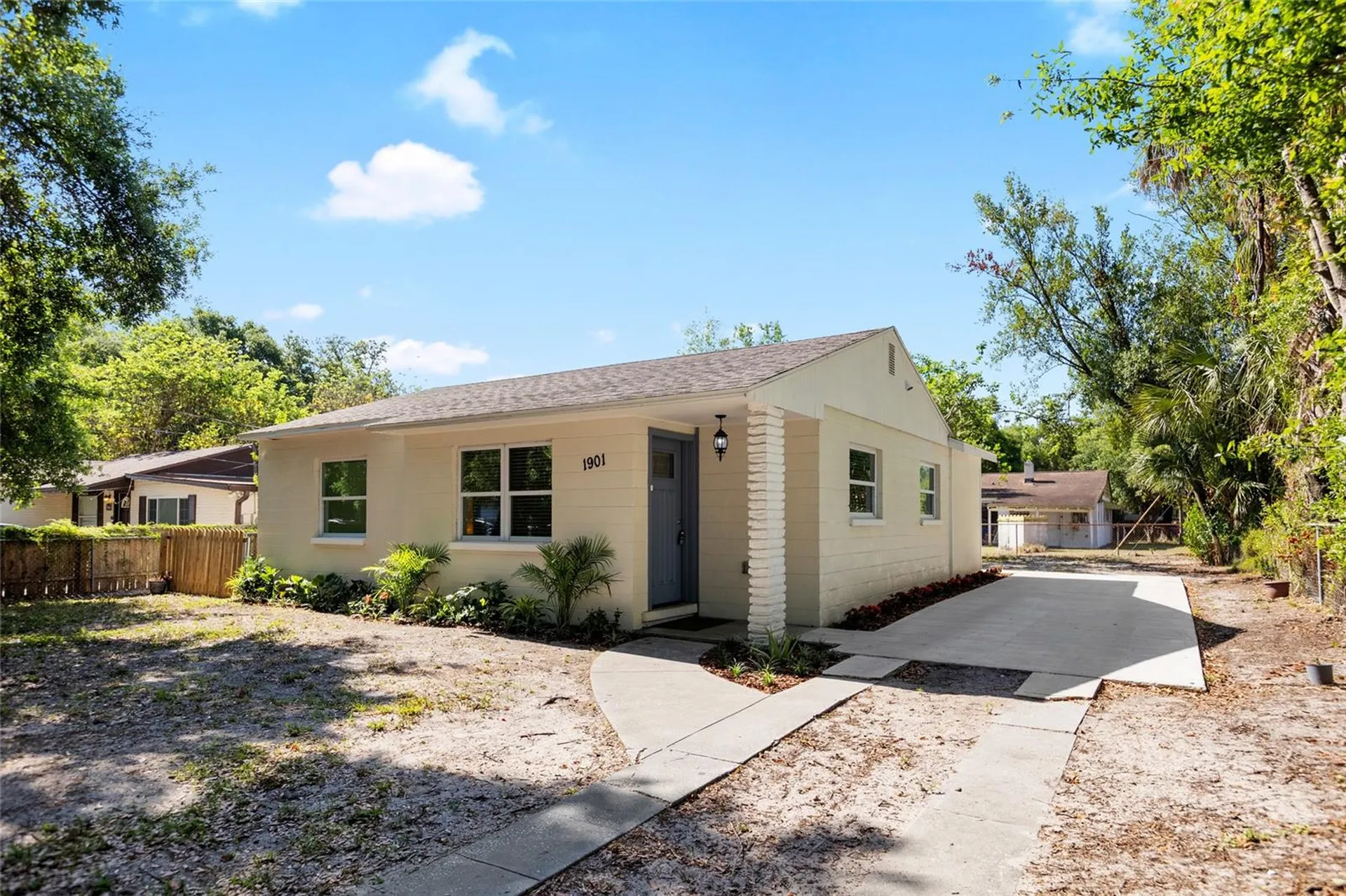 1901 E Shadowlawn Avenue Tampa FL 33610