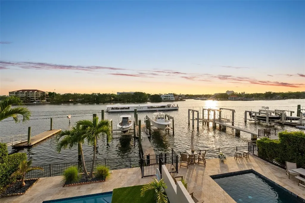 1123 A Abbeys Way Tampa FL 33602