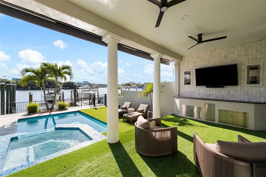 1123 A Abbeys Way Tampa FL 33602