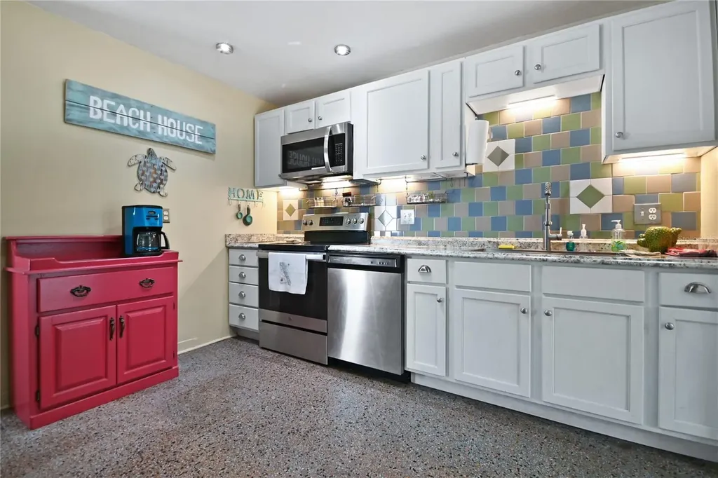 121 E Yelkca Terrace Edgewater FL 32132