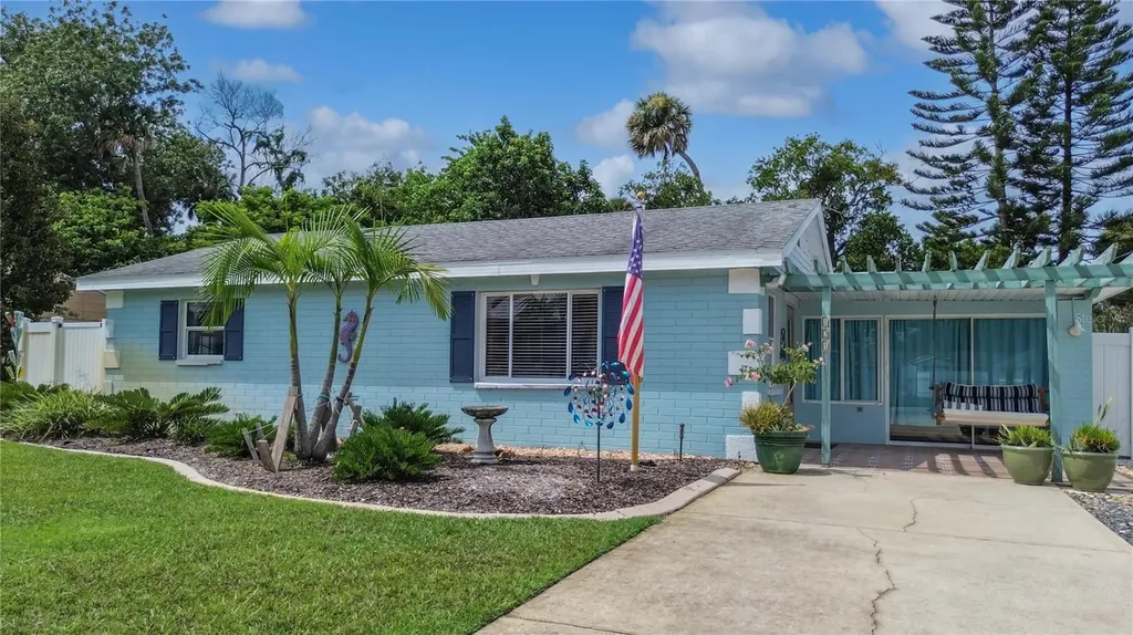 121 E Yelkca Terrace Edgewater FL 32132