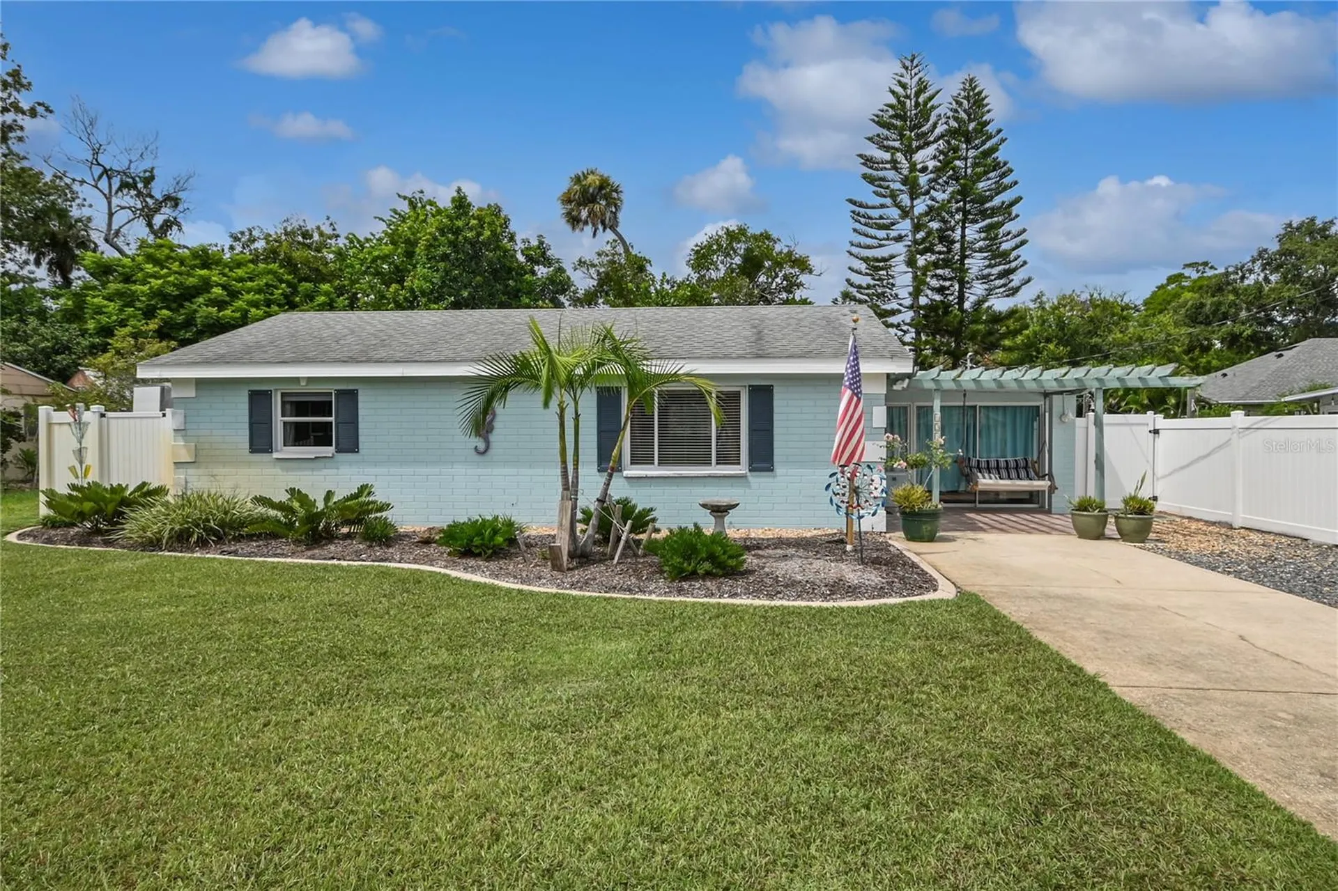 121 E Yelkca Terrace Edgewater FL 32132
