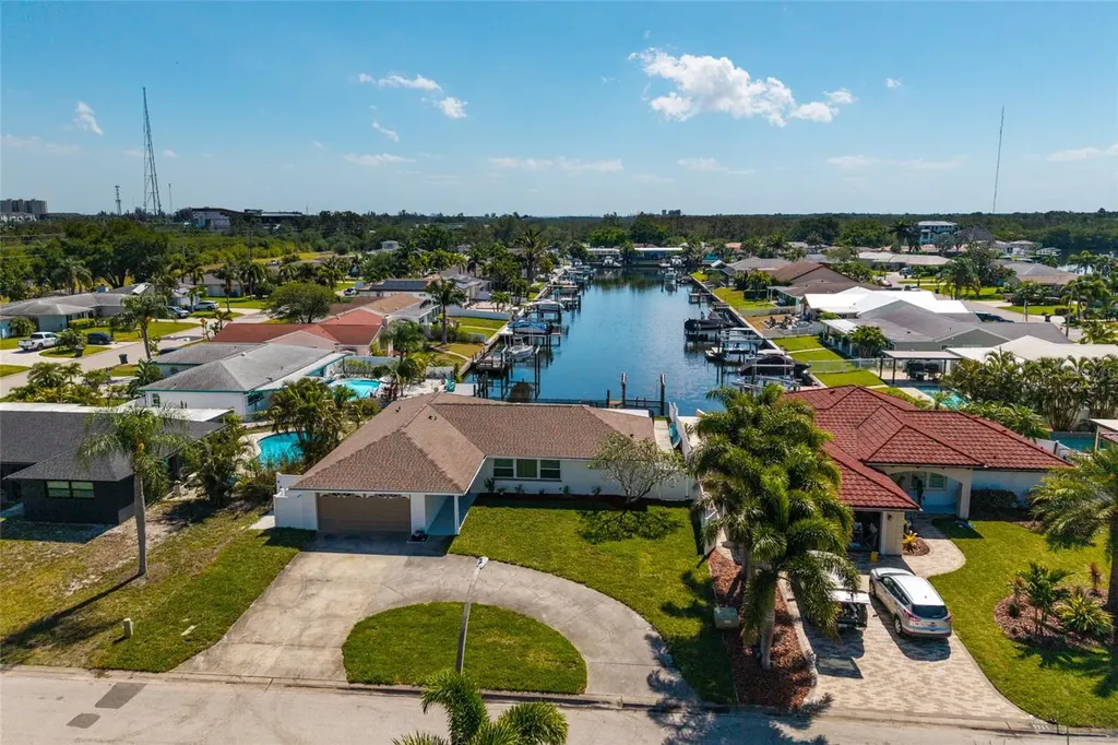 9773 1st Street NE St Petersburg FL 33702