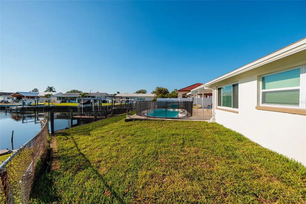 9773 1st Street NE St Petersburg FL 33702