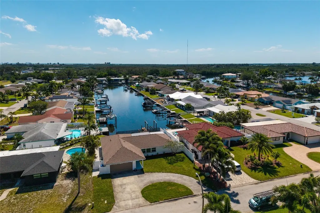 9773 1st Street NE St Petersburg FL 33702