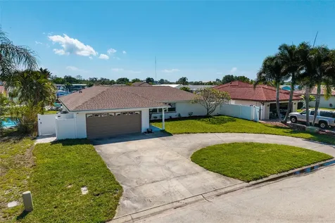 9773 1st Street NE St Petersburg FL 33702
