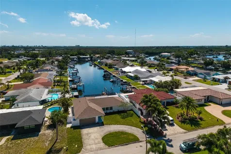 9773 1st Street NE St Petersburg FL 33702