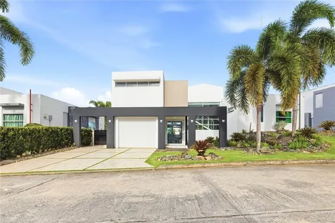 313 Ciudad Jardin Caguas PR 00725