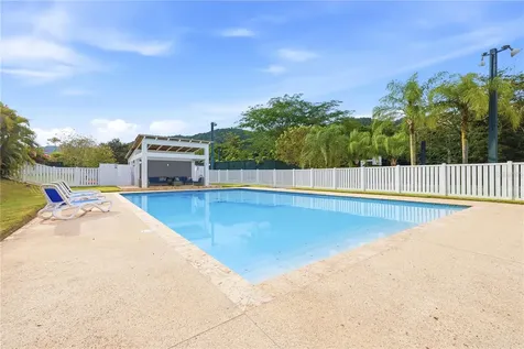 313 Ciudad Jardin Caguas PR 00725
