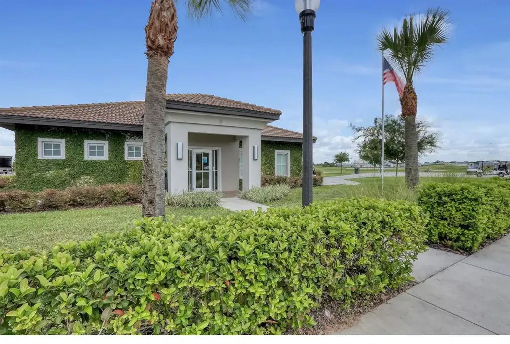 1136 Kingsbarn Street Davenport FL 33896