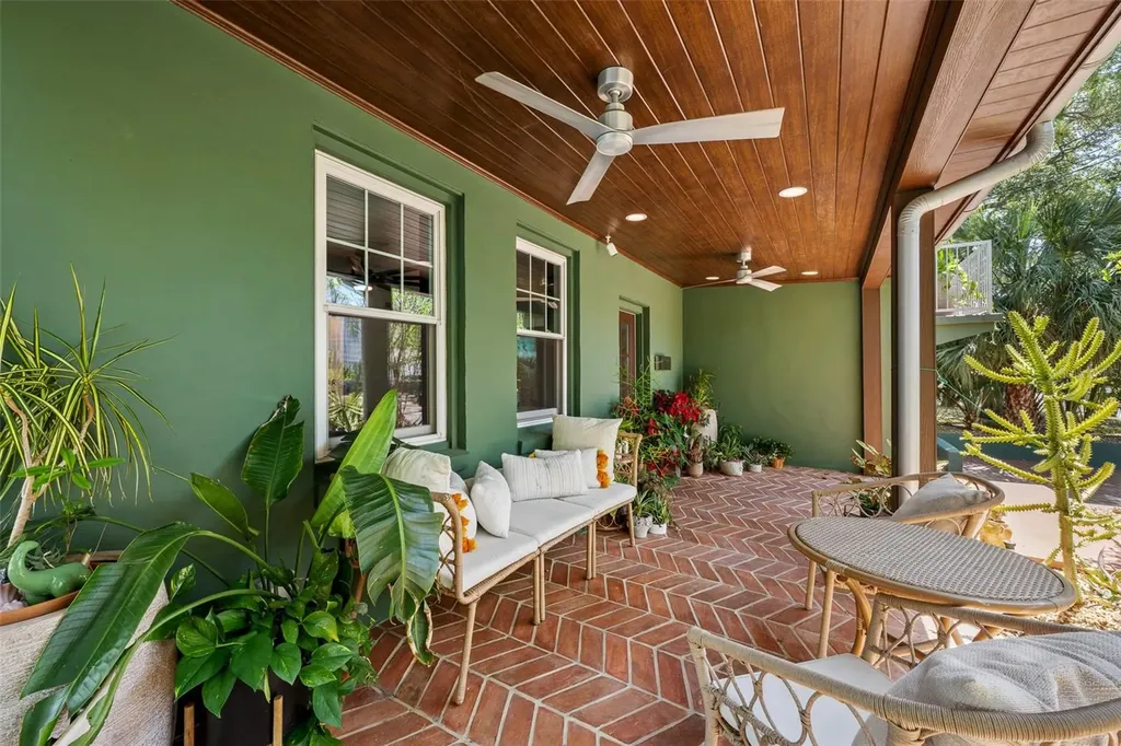3213 W Barcelona Street Tampa FL 33629