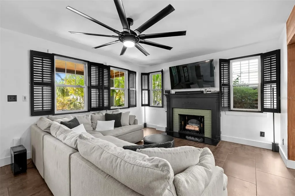 3213 W Barcelona Street Tampa FL 33629