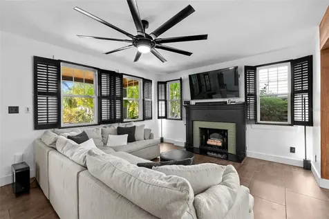 3213 W Barcelona Street Tampa FL 33629