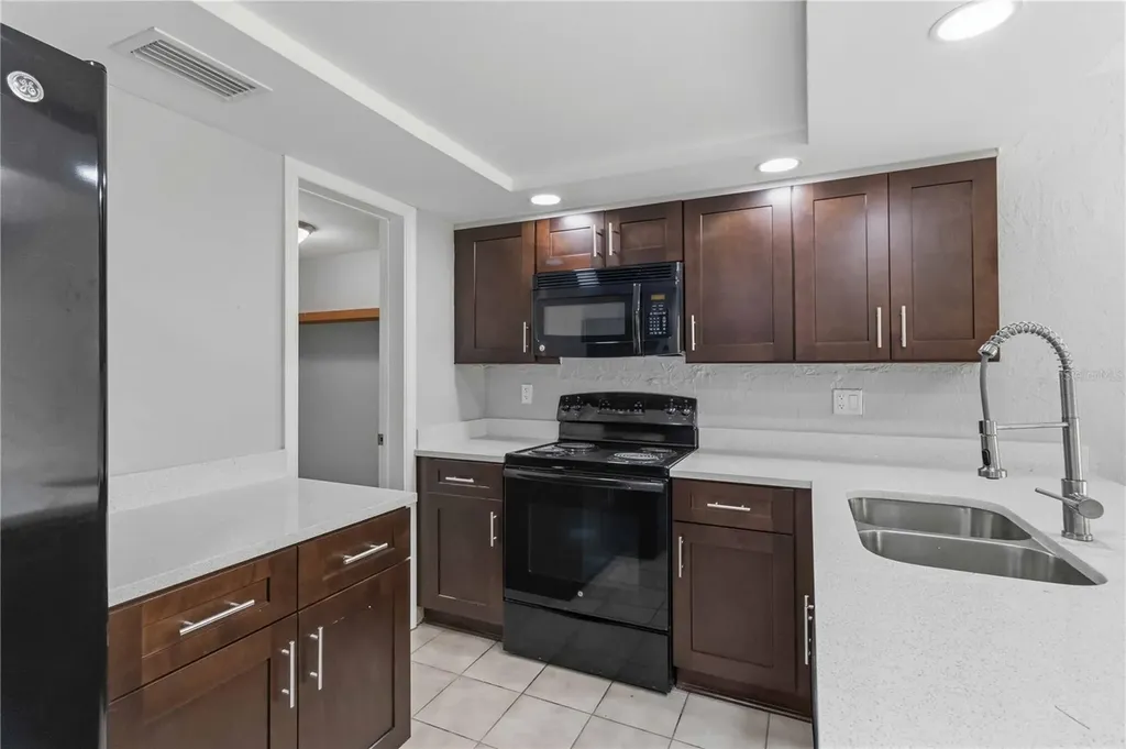 1125 Longfellow Way Sarasota FL 34243