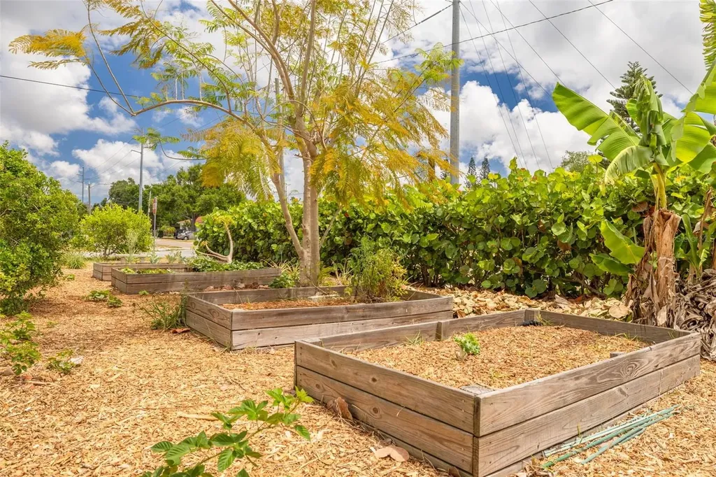 1099 52nd Street S Gulfport FL 33707