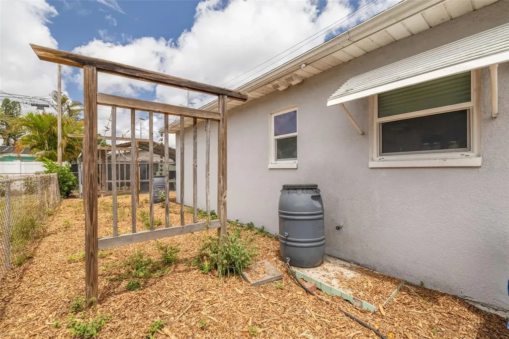 1099 52nd Street S Gulfport FL 33707