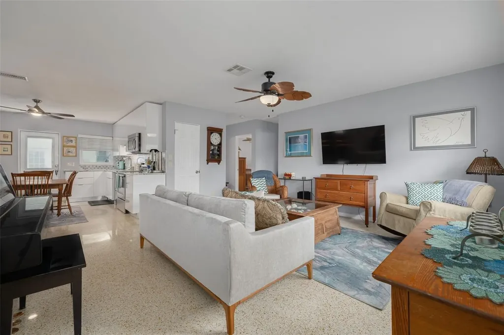 1099 52nd Street S Gulfport FL 33707