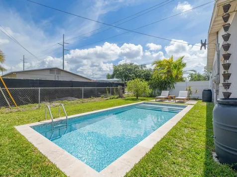 1099 52nd Street S Gulfport FL 33707