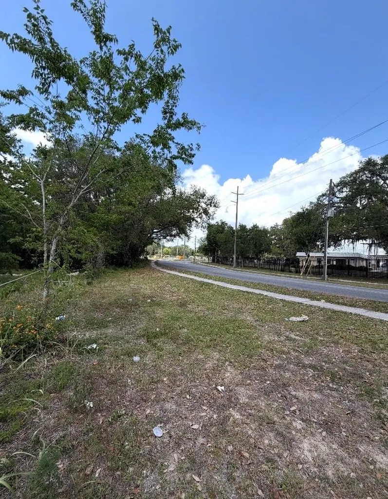 N Oakland Street Leesburg FL 34748