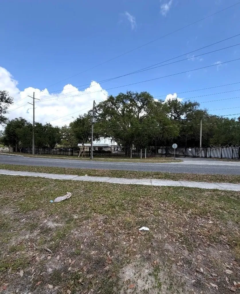 N Oakland Street Leesburg FL 34748